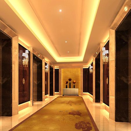 Отель Hilton Nanjing Нанкин Экстерьер фото