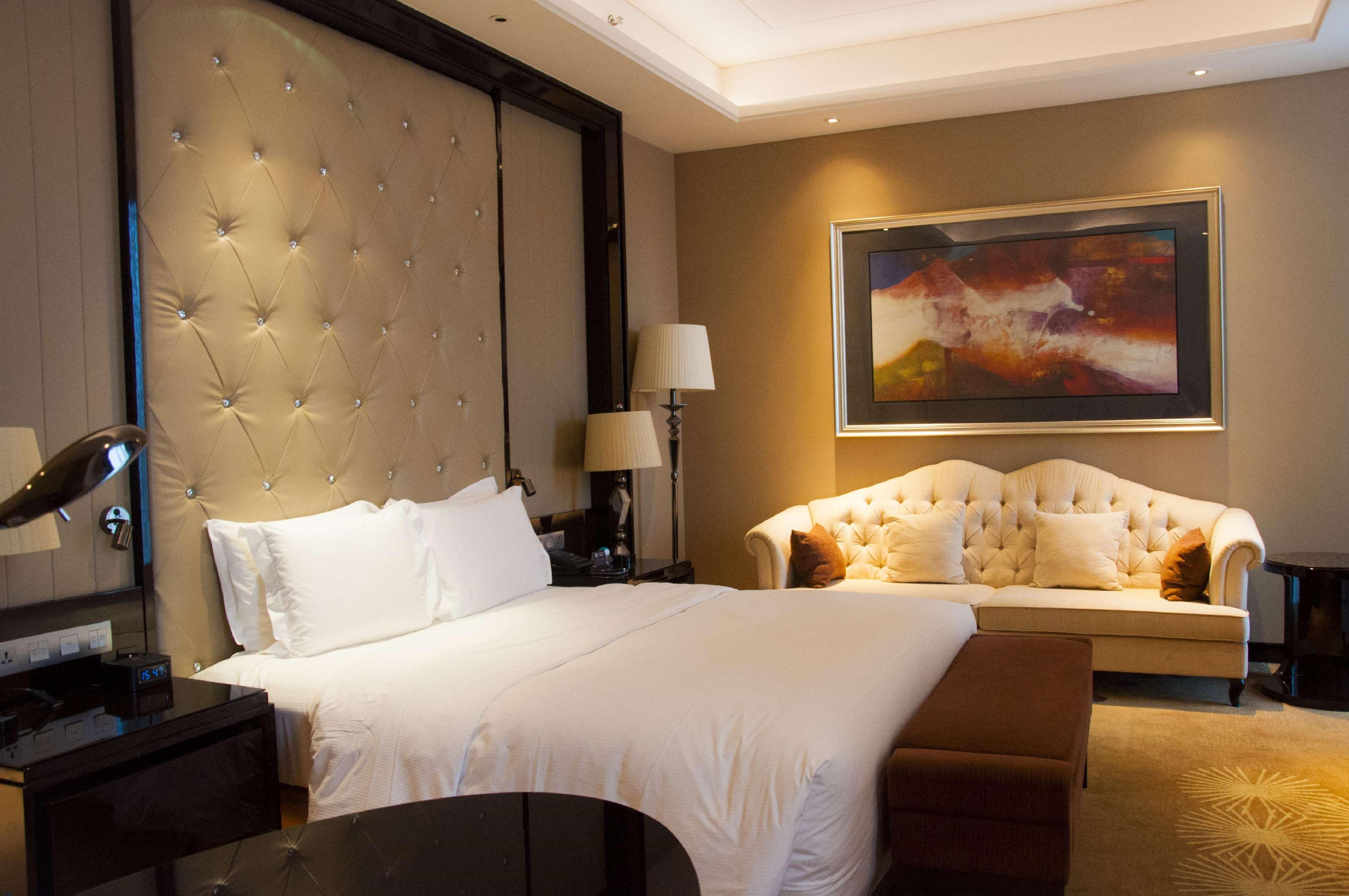 Отель Hilton Nanjing Нанкин Экстерьер фото