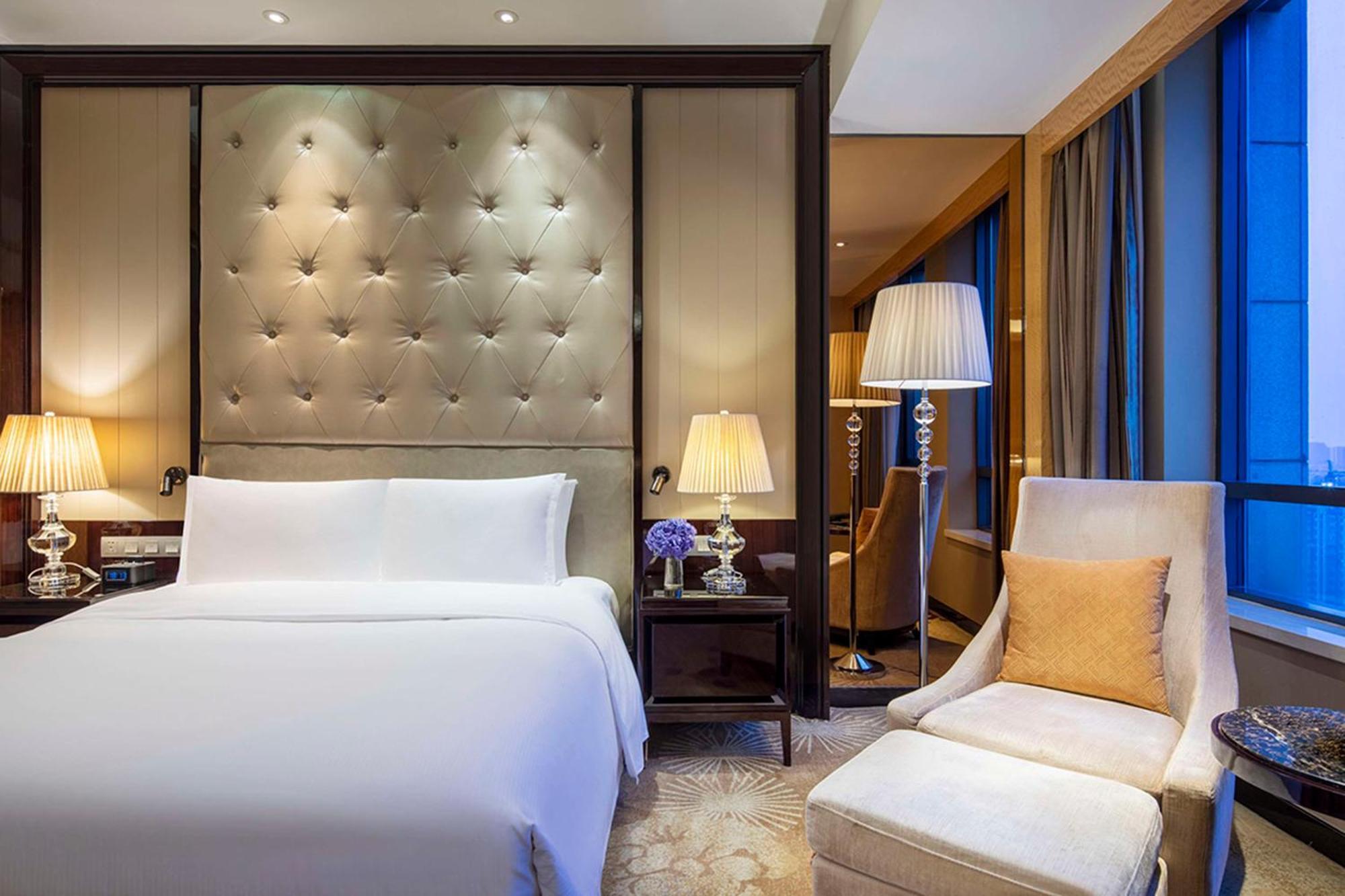 Отель Hilton Nanjing Нанкин Экстерьер фото