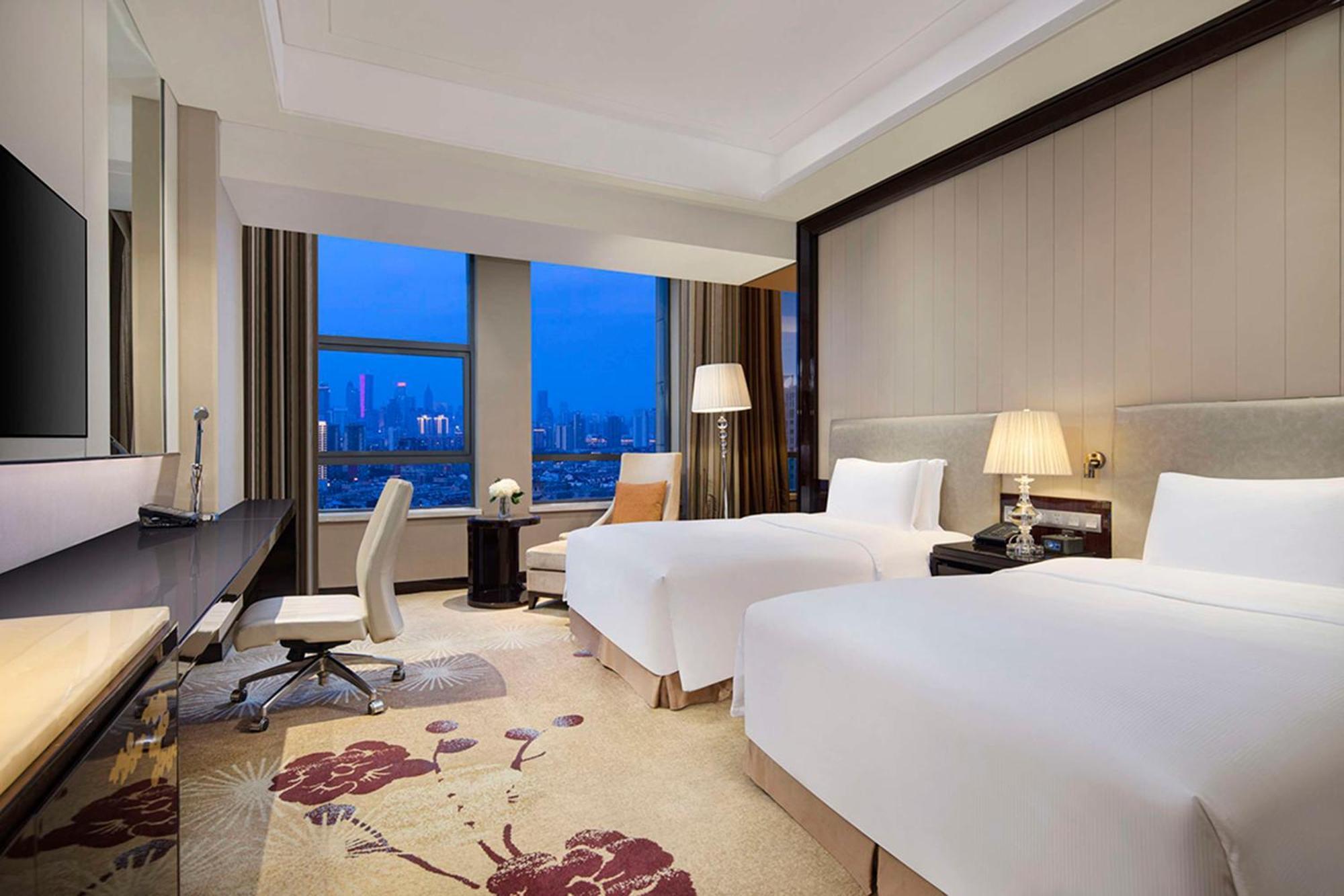 Отель Hilton Nanjing Нанкин Экстерьер фото