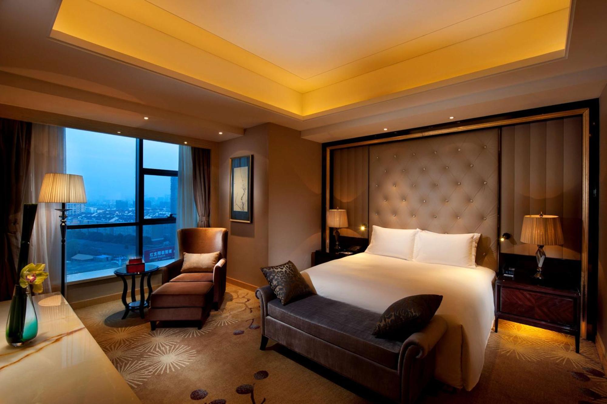 Отель Hilton Nanjing Нанкин Экстерьер фото