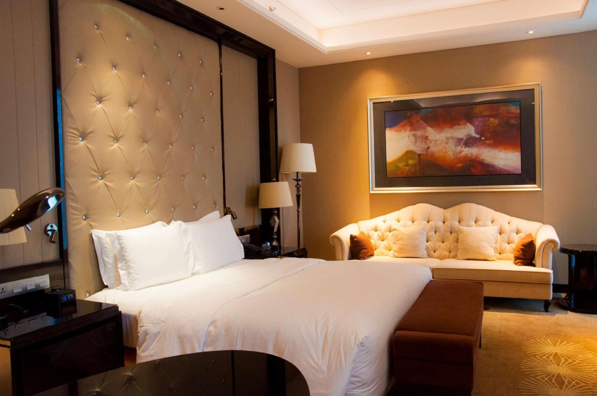 Отель Hilton Nanjing Нанкин Экстерьер фото