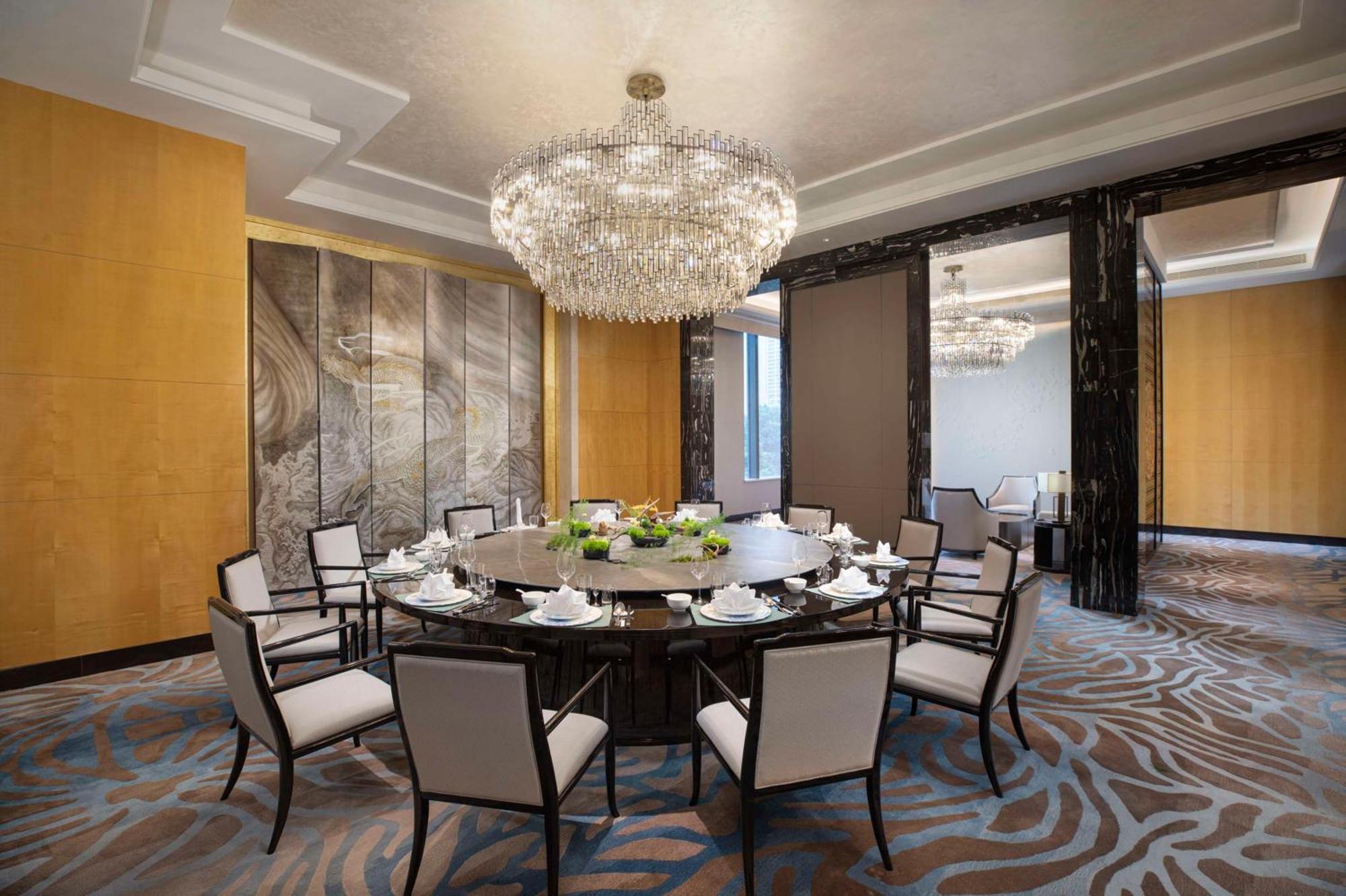 Отель Hilton Nanjing Нанкин Экстерьер фото