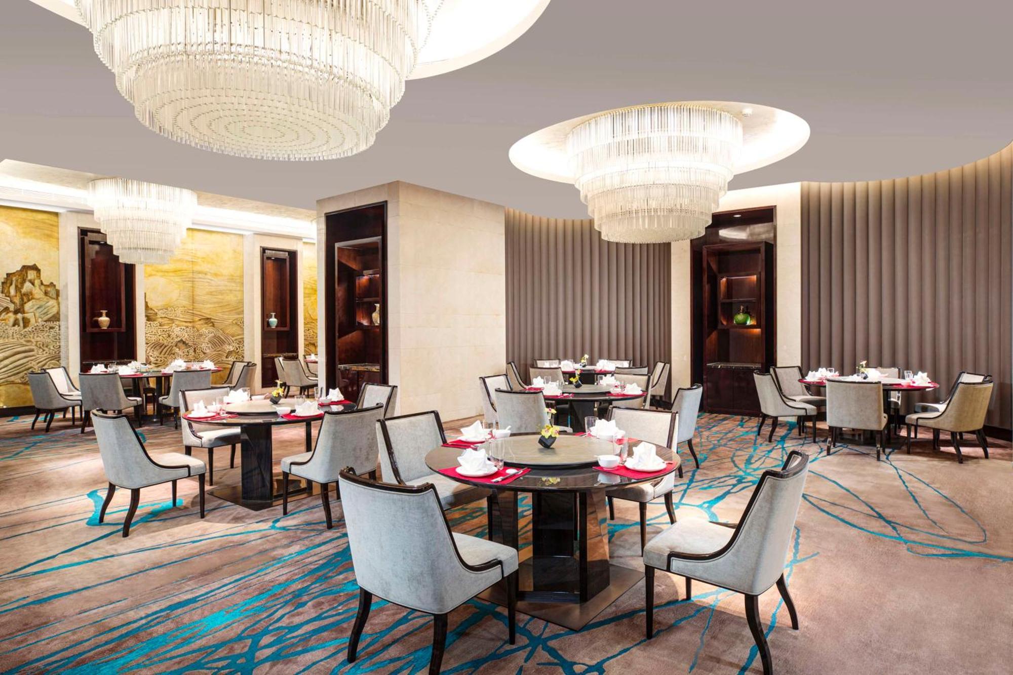 Отель Hilton Nanjing Нанкин Экстерьер фото