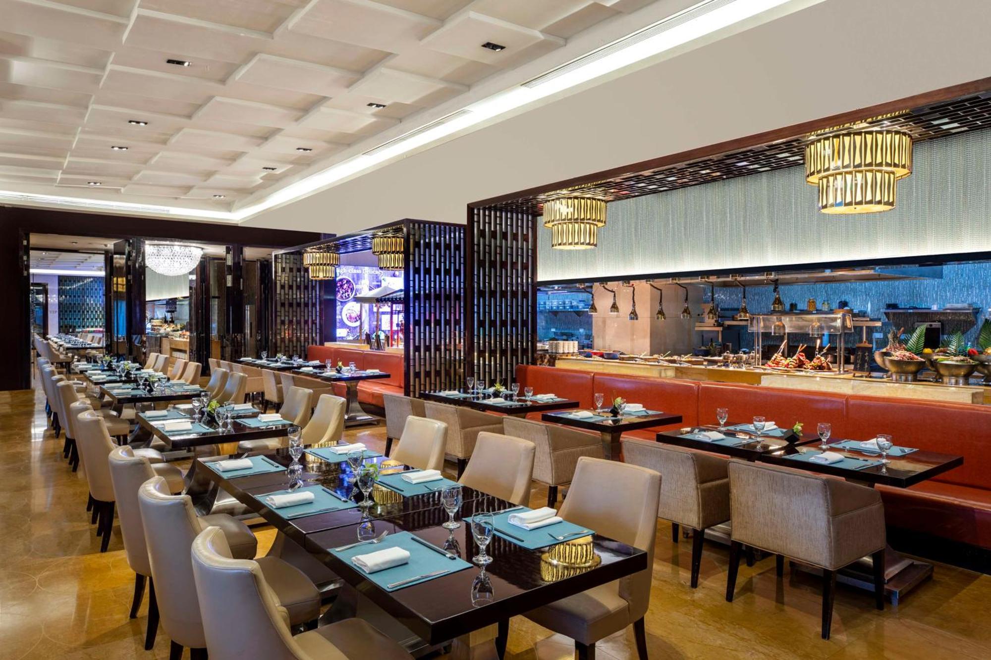 Отель Hilton Nanjing Нанкин Экстерьер фото