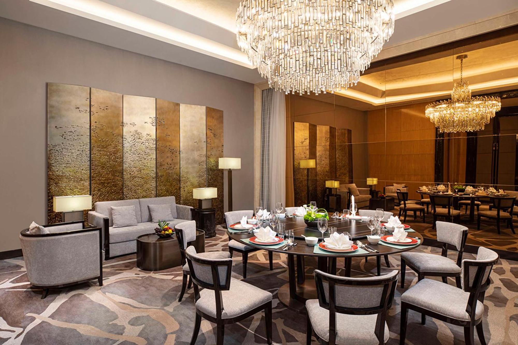 Отель Hilton Nanjing Нанкин Экстерьер фото