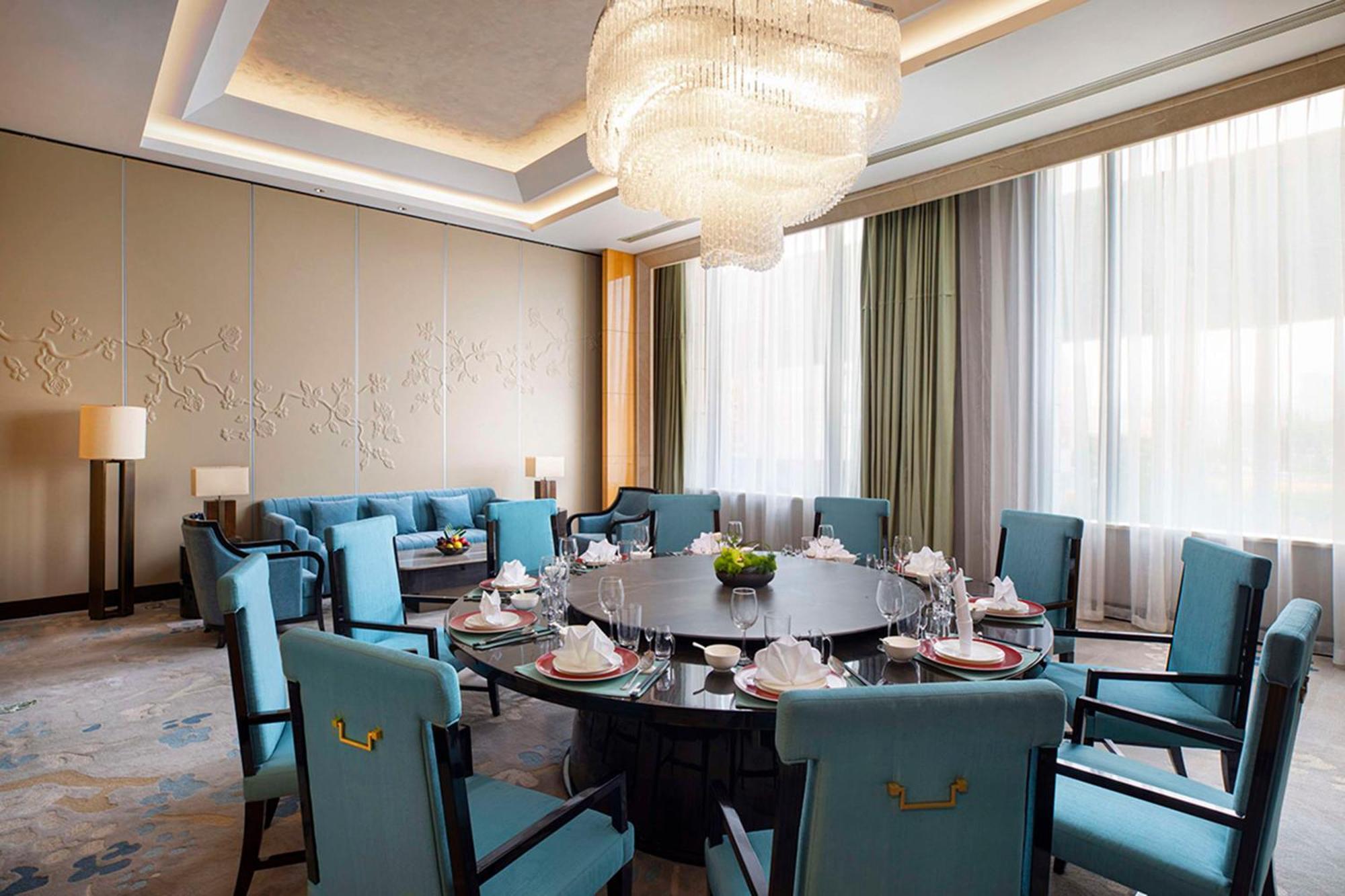 Отель Hilton Nanjing Нанкин Экстерьер фото