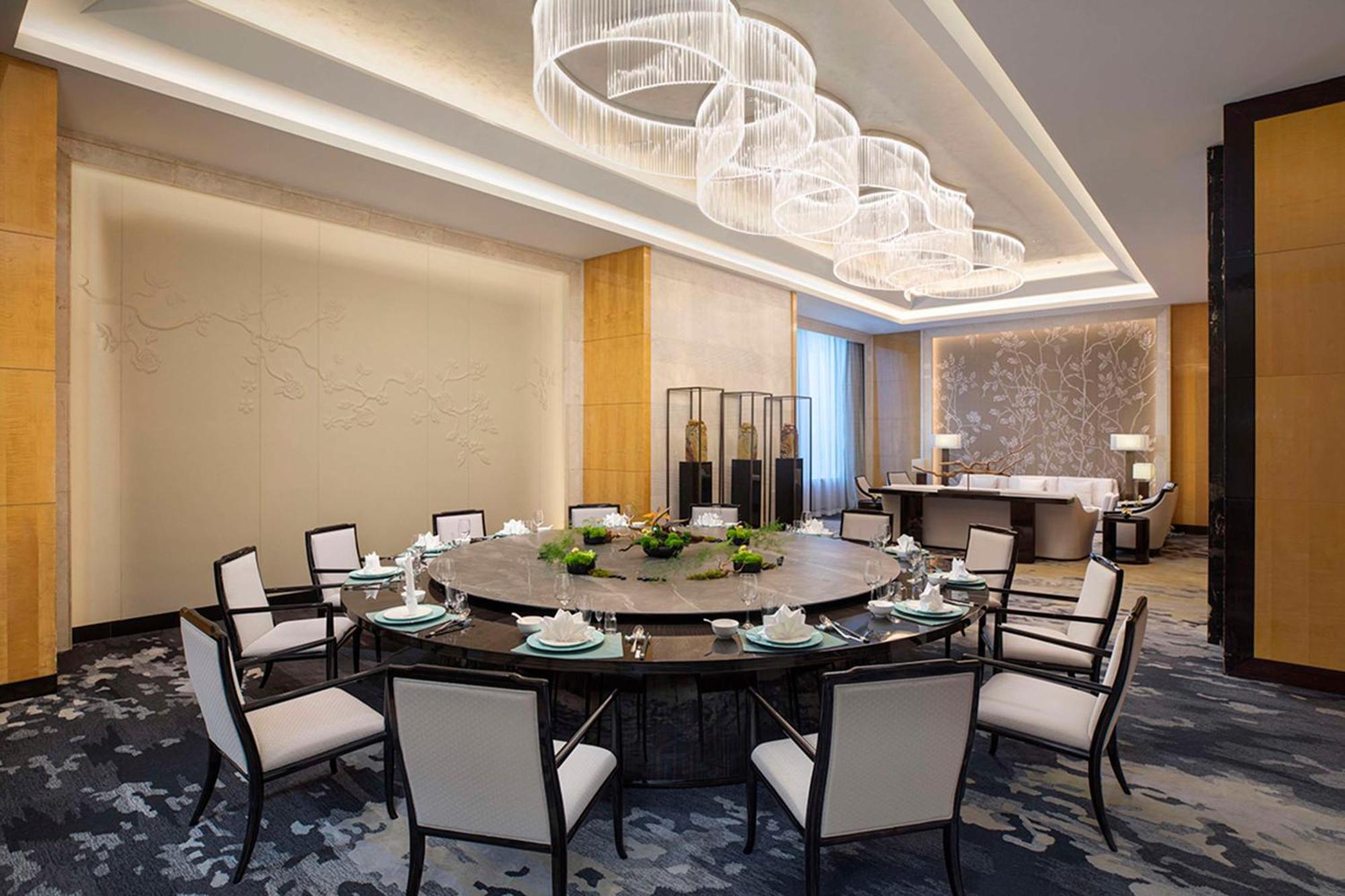 Отель Hilton Nanjing Нанкин Экстерьер фото