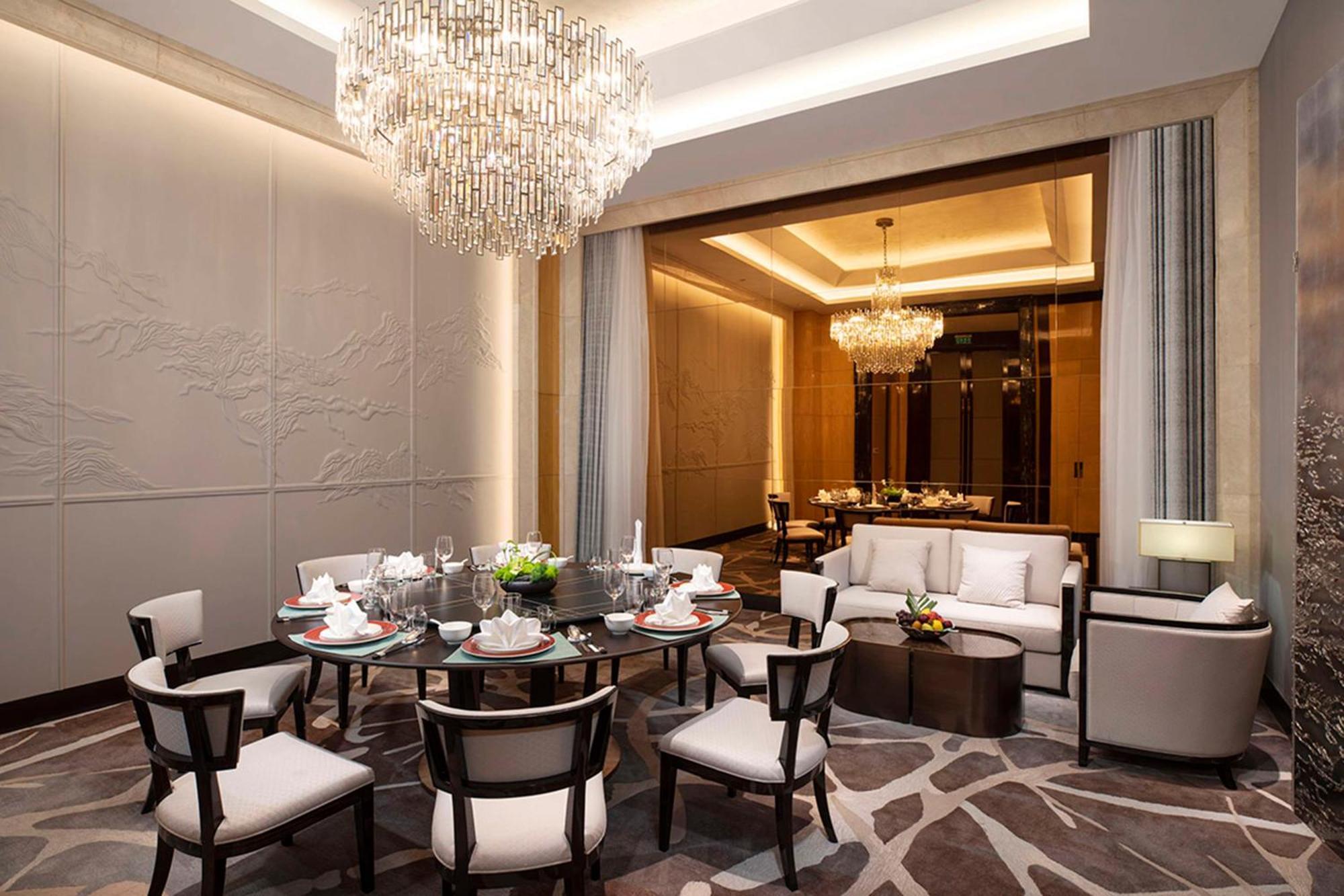 Отель Hilton Nanjing Нанкин Экстерьер фото