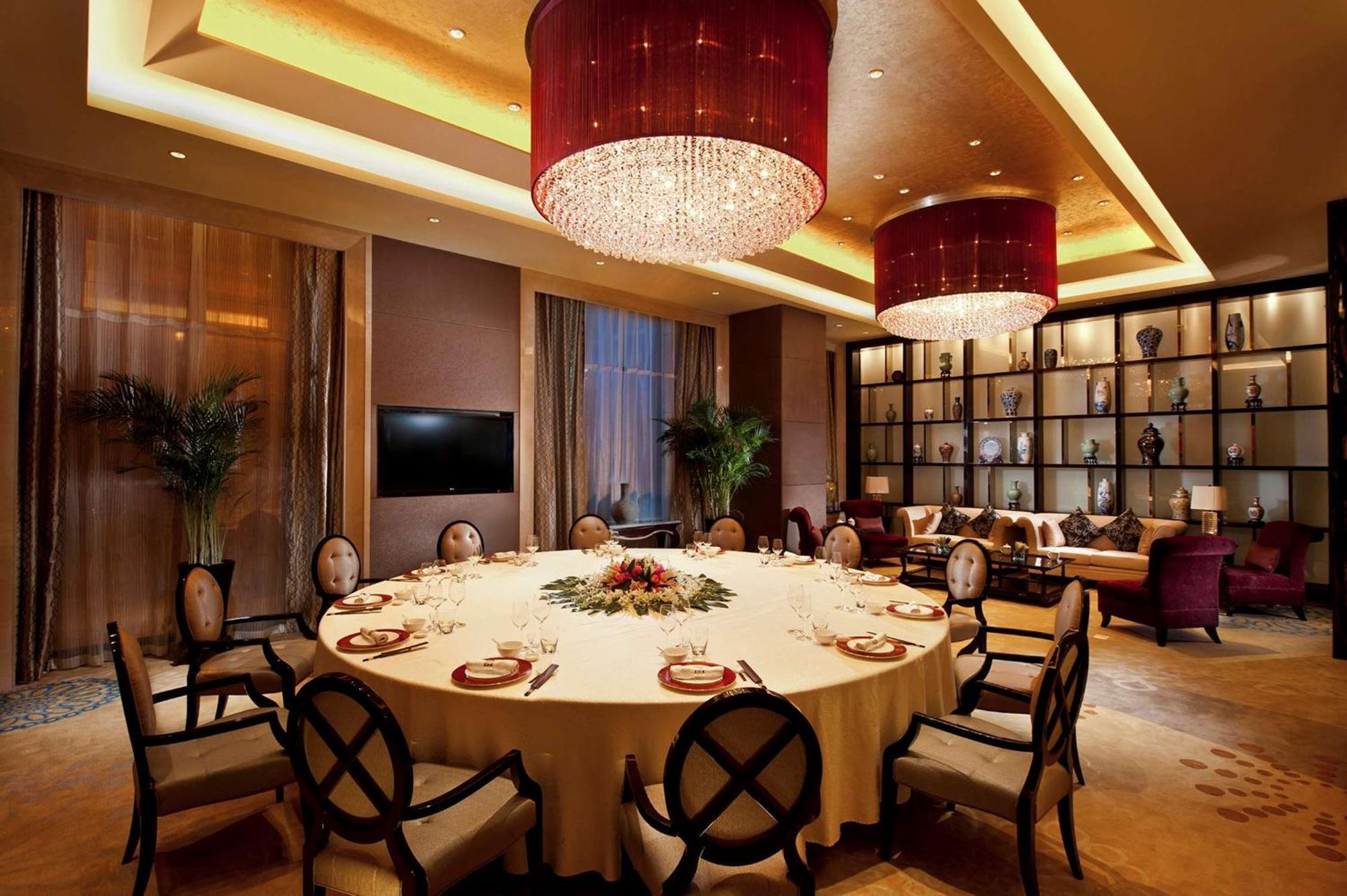 Отель Hilton Nanjing Нанкин Экстерьер фото