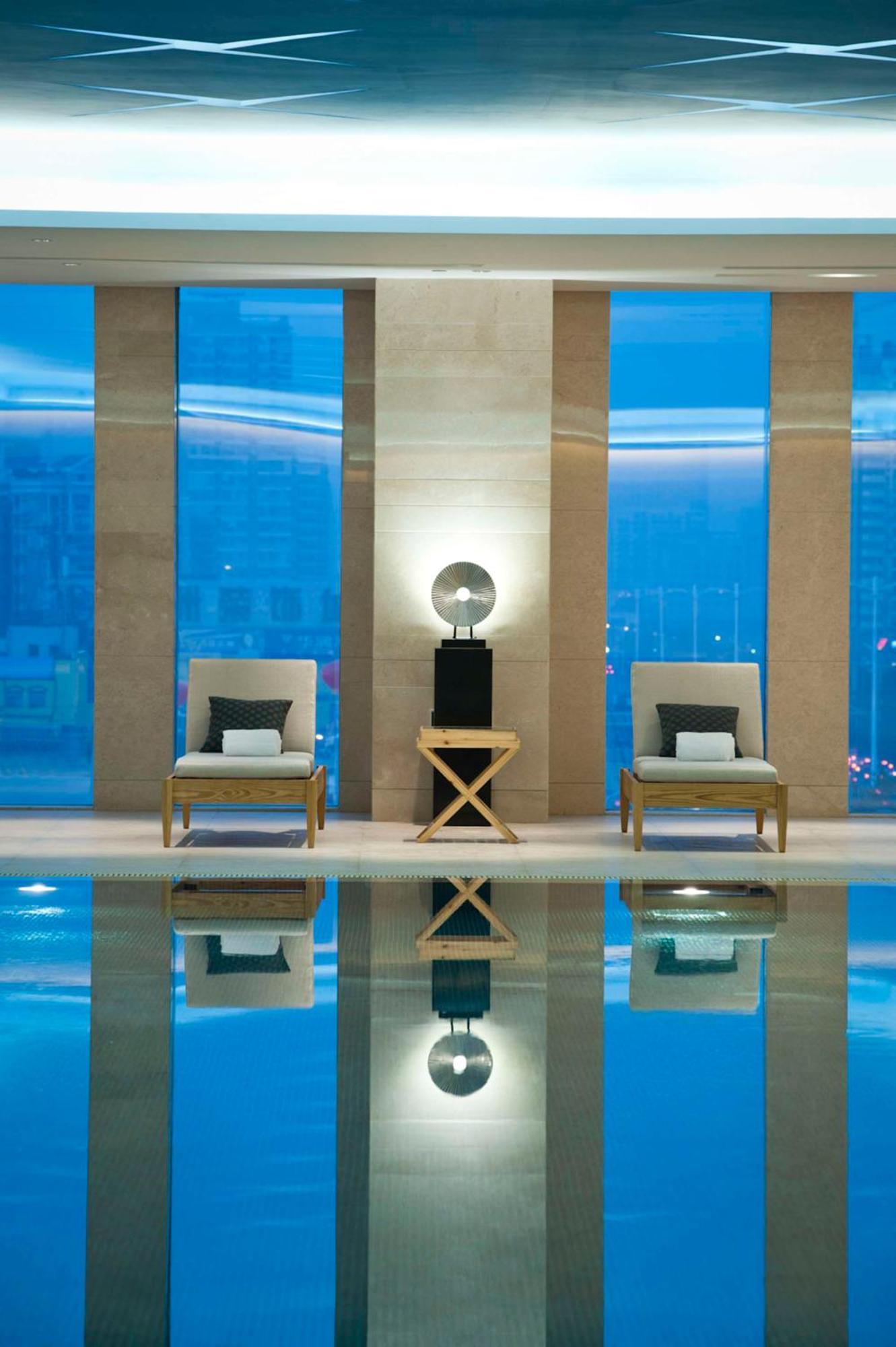 Отель Hilton Nanjing Нанкин Экстерьер фото