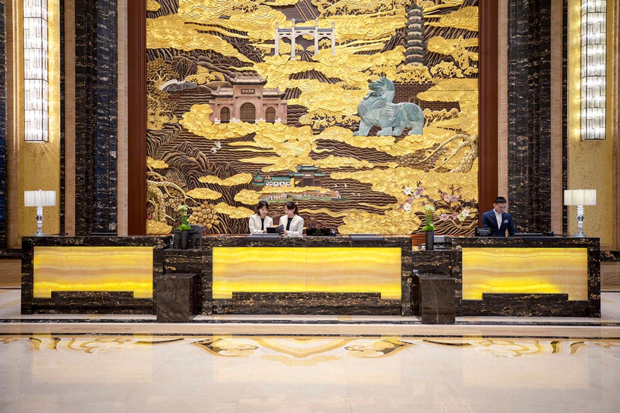 Отель Hilton Nanjing Нанкин Экстерьер фото