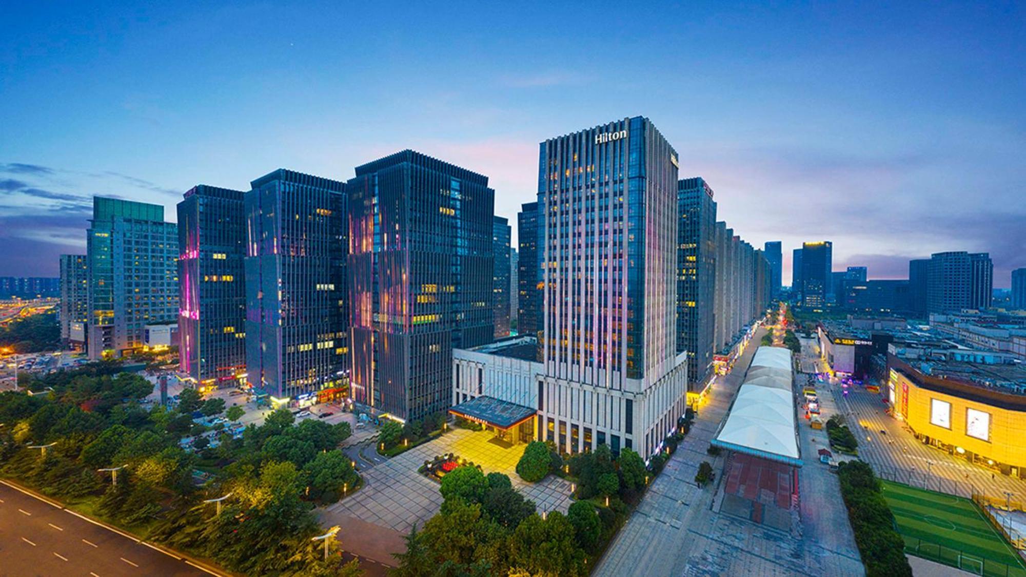 Отель Hilton Nanjing Нанкин Экстерьер фото